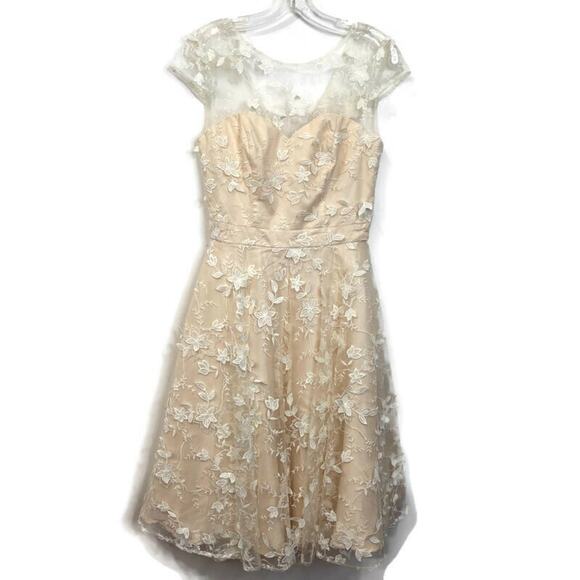 Modcloth Chi Chi London Eyes On The Bride Creme Embroidered Floral Dress Size 6 - Picture 2 of 9